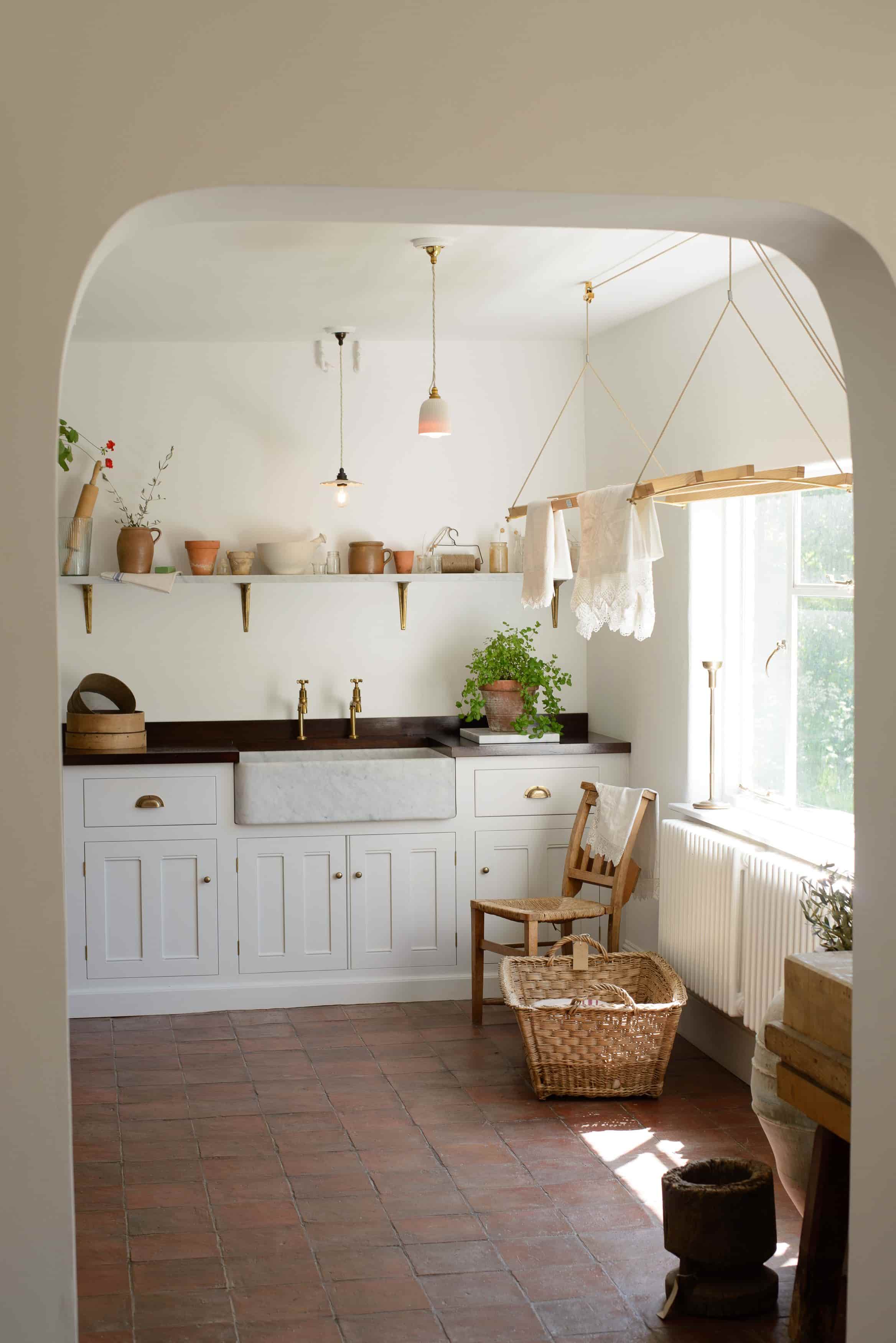 Mẫu thiết kế cửa sổ hình vuông chắc chắn, đẹp mắt