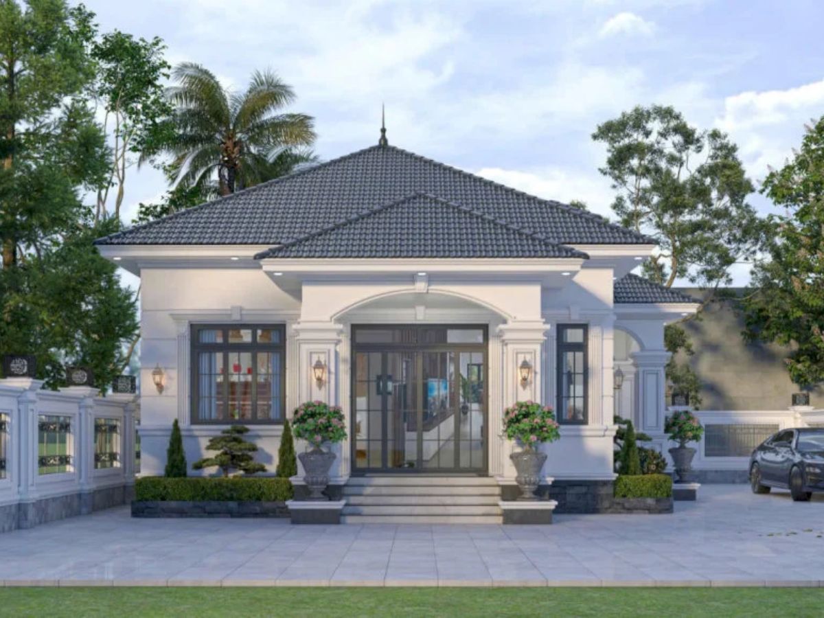 Mặt tiền nh&agrave; m&aacute;i Nhật kết hợp khoảng s&acirc;n rộng l&aacute;t đ&aacute; x&aacute;m v&agrave; bồn c&acirc;y nhỏ chạy dọc tường