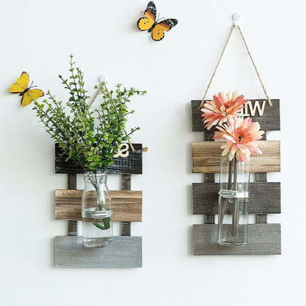 Những lọ hoa, c&acirc;y xanh xinh xắn như thế n&agrave;y chắc chắn sẽ khiến ph&ograve;ng kh&aacute;ch của bạn c&oacute; được thiện cảm trong mắt những vị kh&aacute;ch đến chơi nh&agrave;