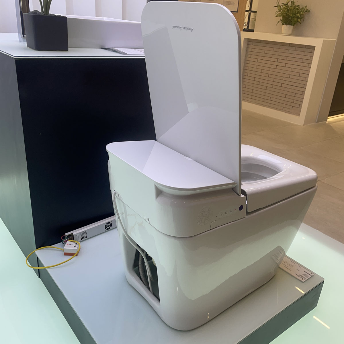 Bồn cầu điện tử thông minh American Standard KP-8312 (KP8312) dòng PLAT