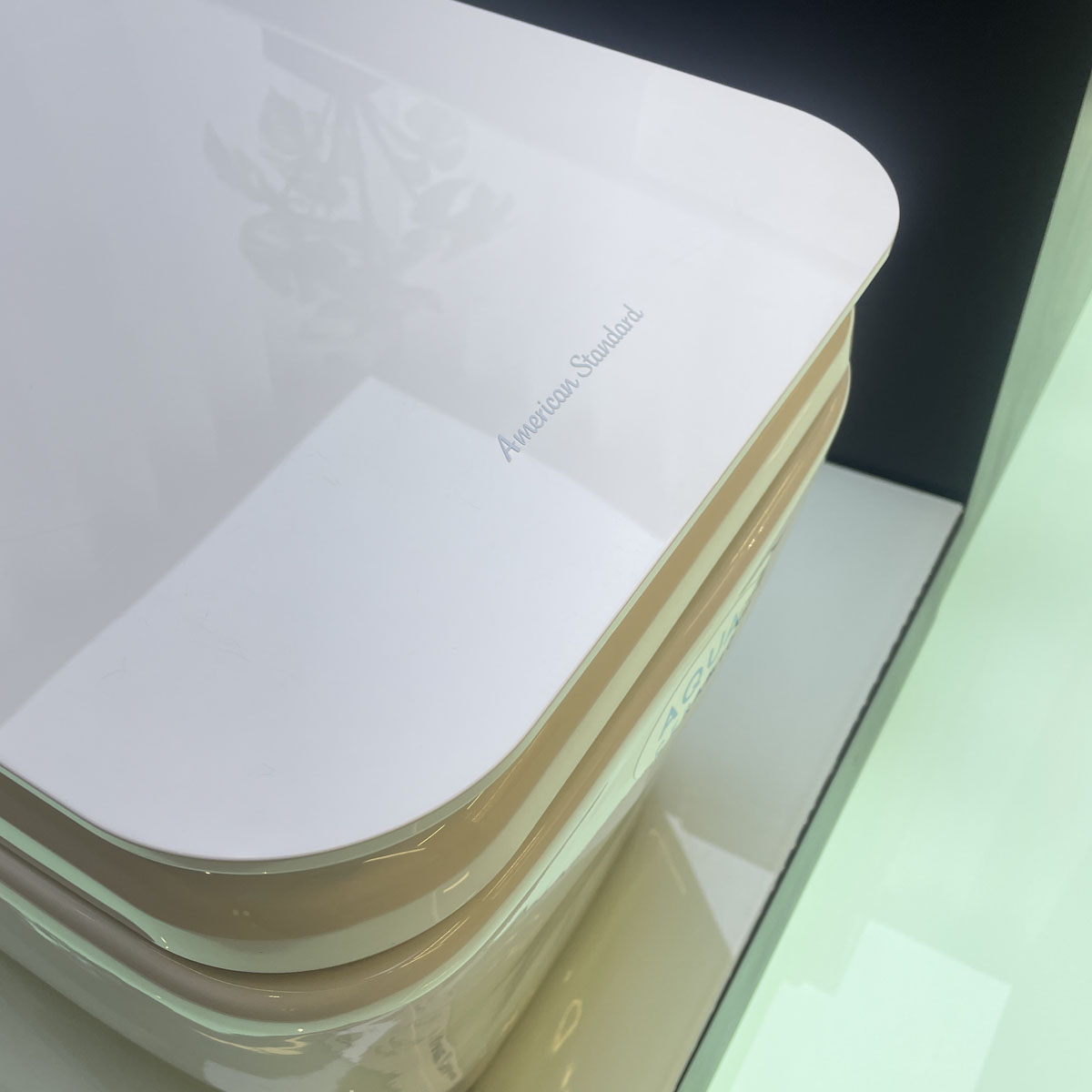 Bồn cầu điện tử thông minh American Standard KP-8312 (KP8312) dòng PLAT