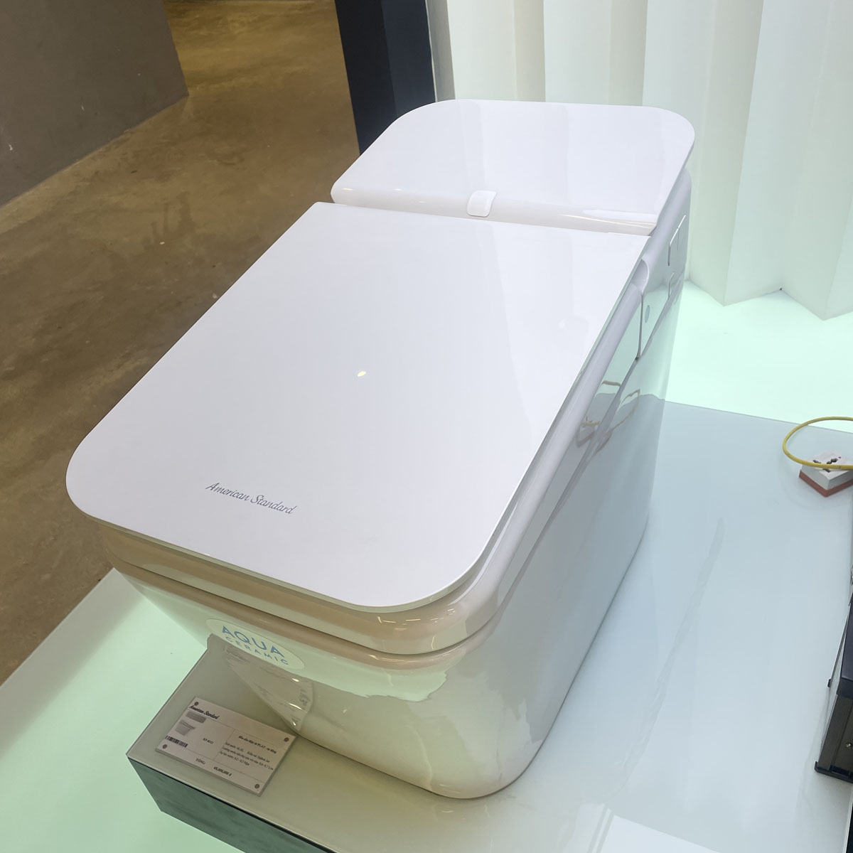 Bồn cầu điện tử thông minh American Standard KP-8312 (KP8312) dòng PLAT