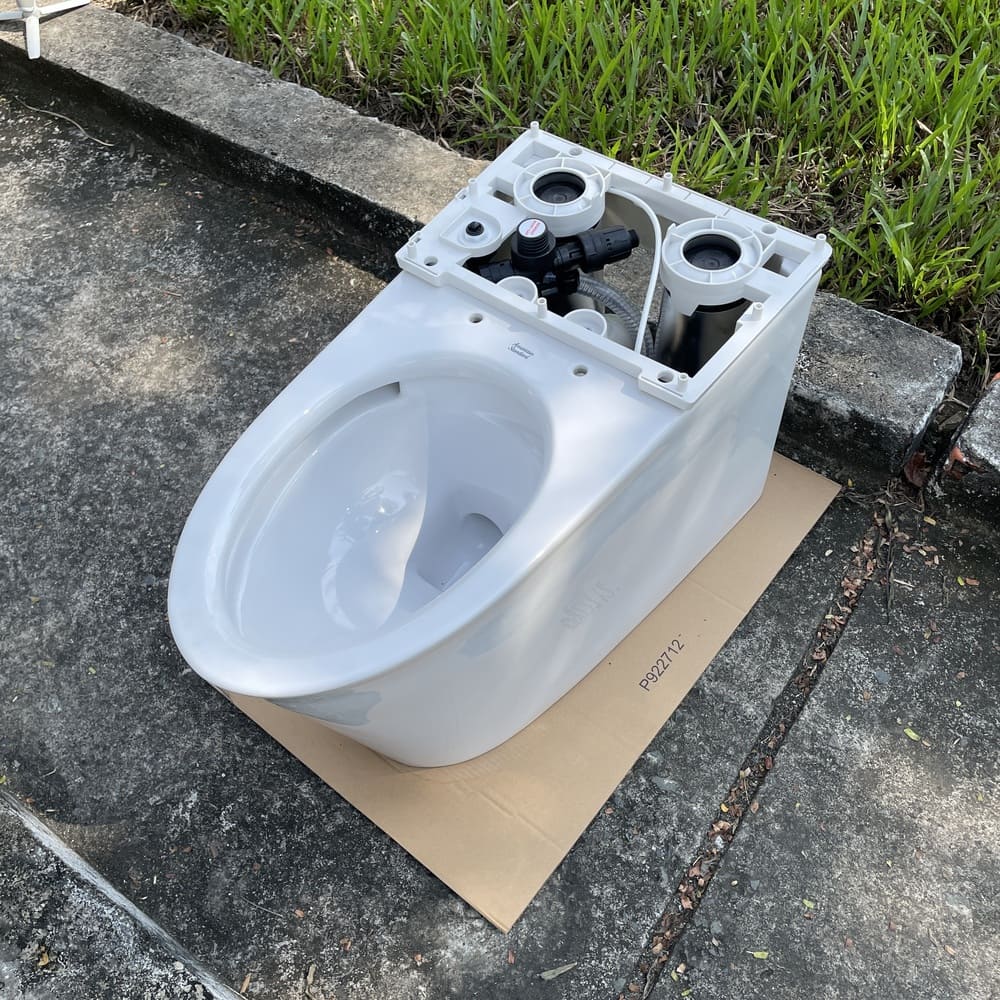 Bồn cầu 1 khối American Standard WP-3232 (WP3232) nắp êm dòng Studio S