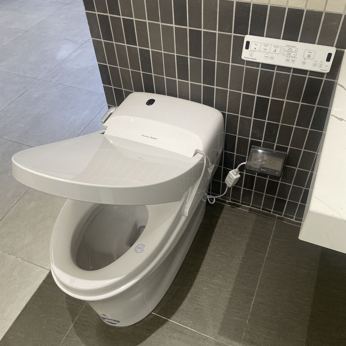 Bồn cầu điện tử thông minh American Standard WP-5017 (WP5017) dòng New AeroZen