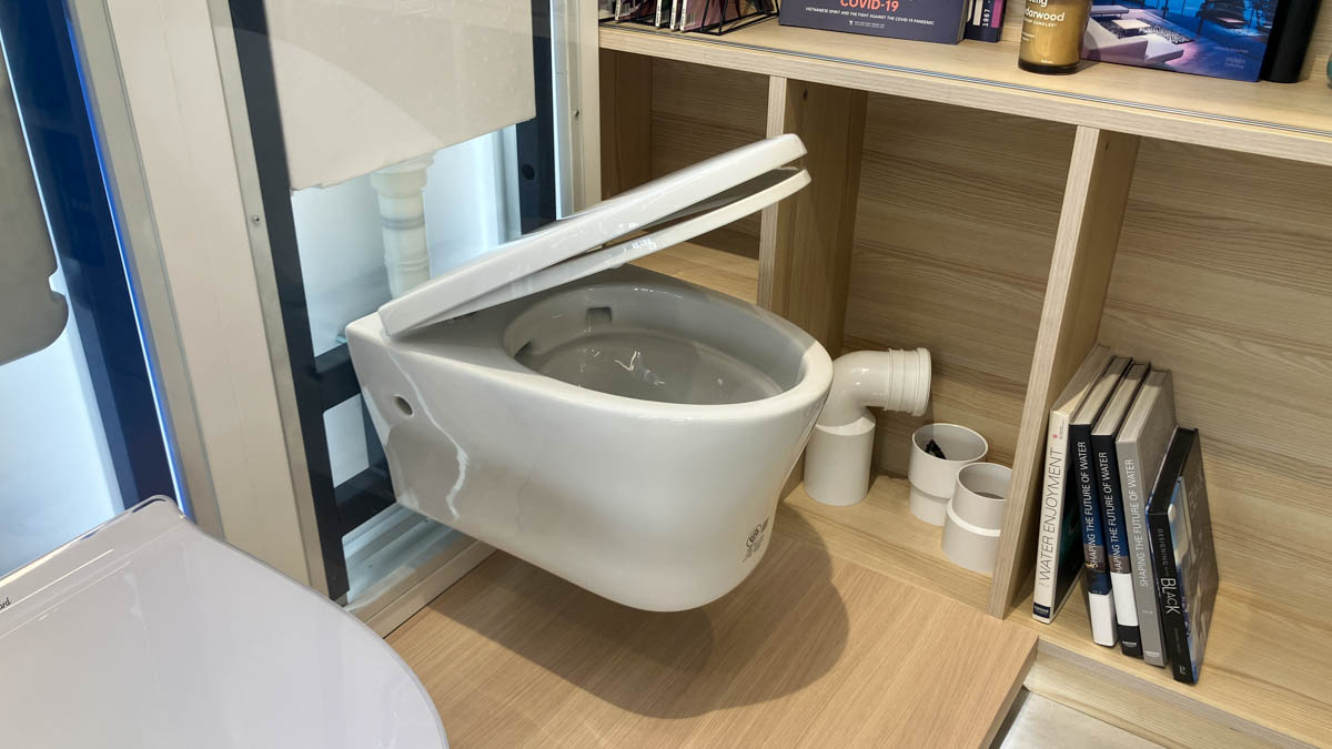 Bồn cầu treo tường American Standard WP-2265 (WP2265) nắp êm dòng Loven