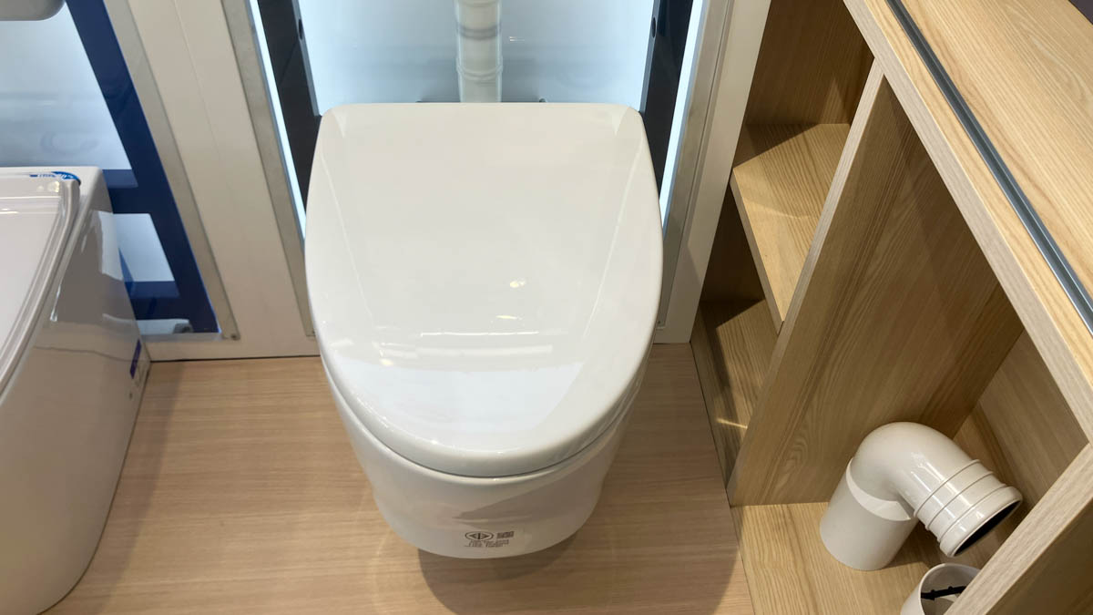 Bồn cầu treo tường American Standard WP-2265 (WP2265) nắp êm dòng Loven