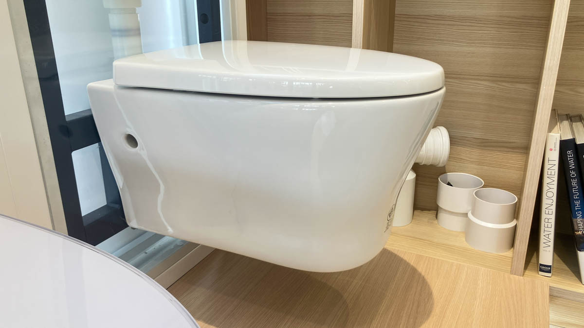 Bồn cầu treo tường American Standard WP-2265 (WP2265) nắp êm dòng Loven