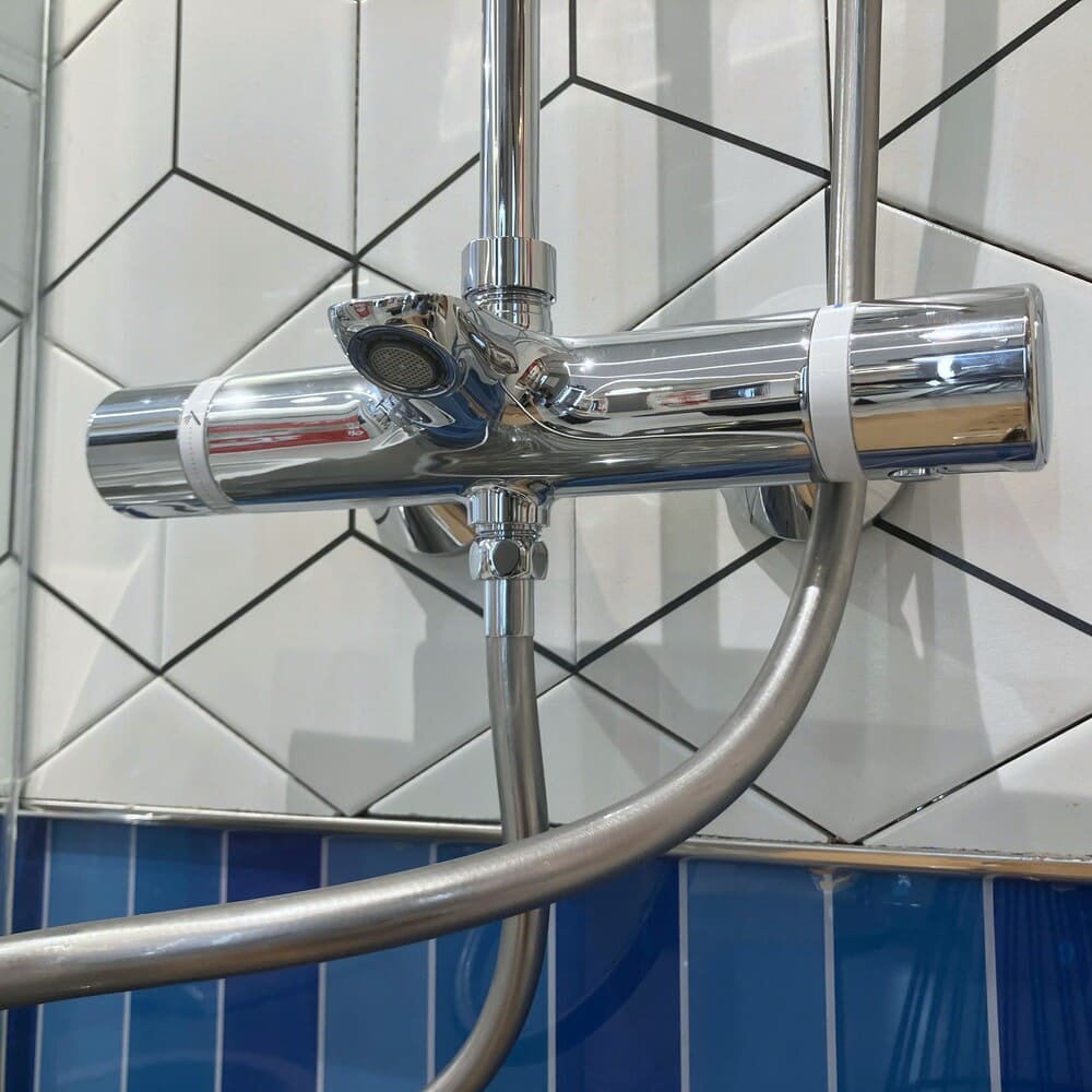 Bộ sen tắm cây đứng cảm biến nhiệt độ Loven American Standard WF-1M13 (WF1M13)