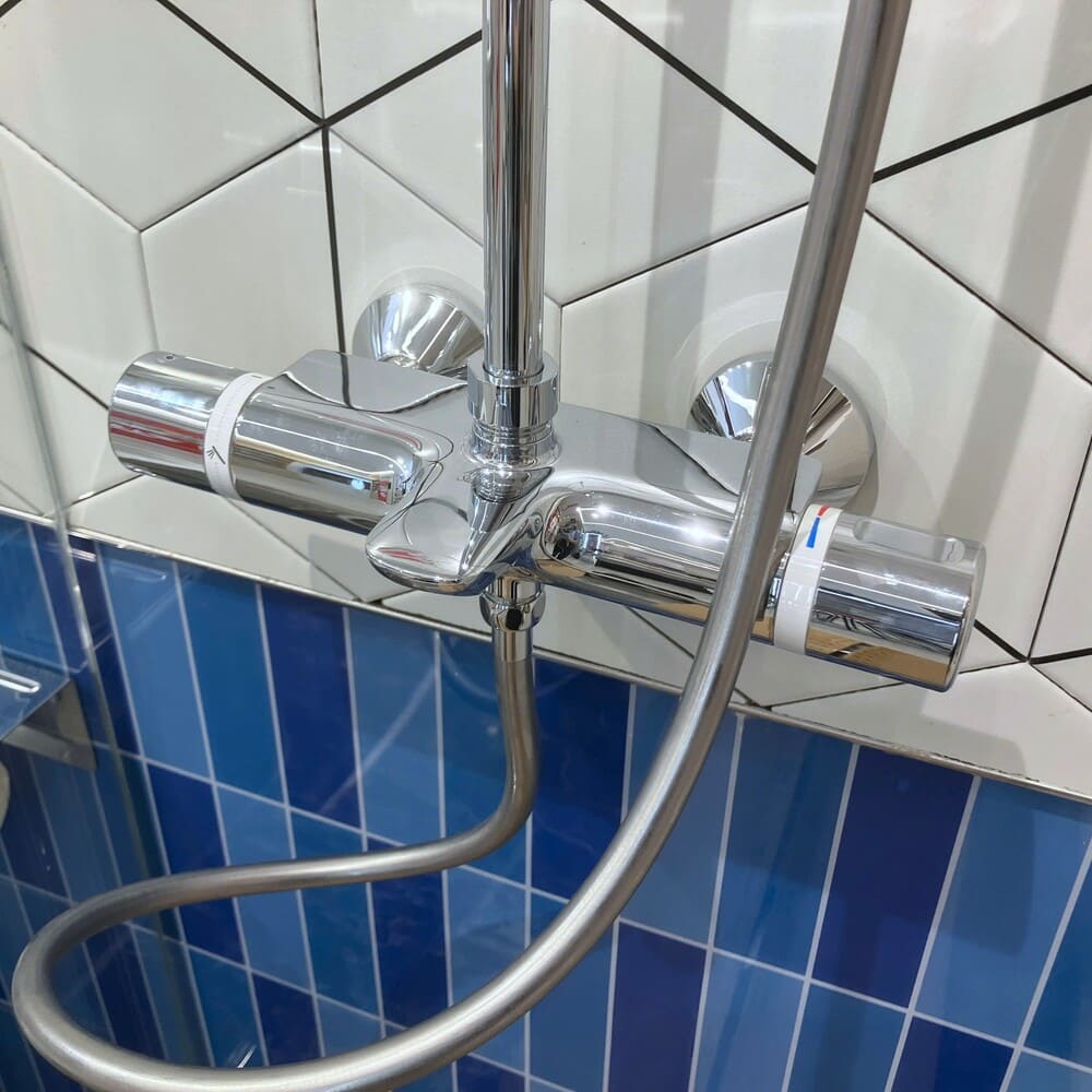 Bộ sen tắm cây đứng cảm biến nhiệt độ Loven American Standard WF-1M13 (WF1M13)