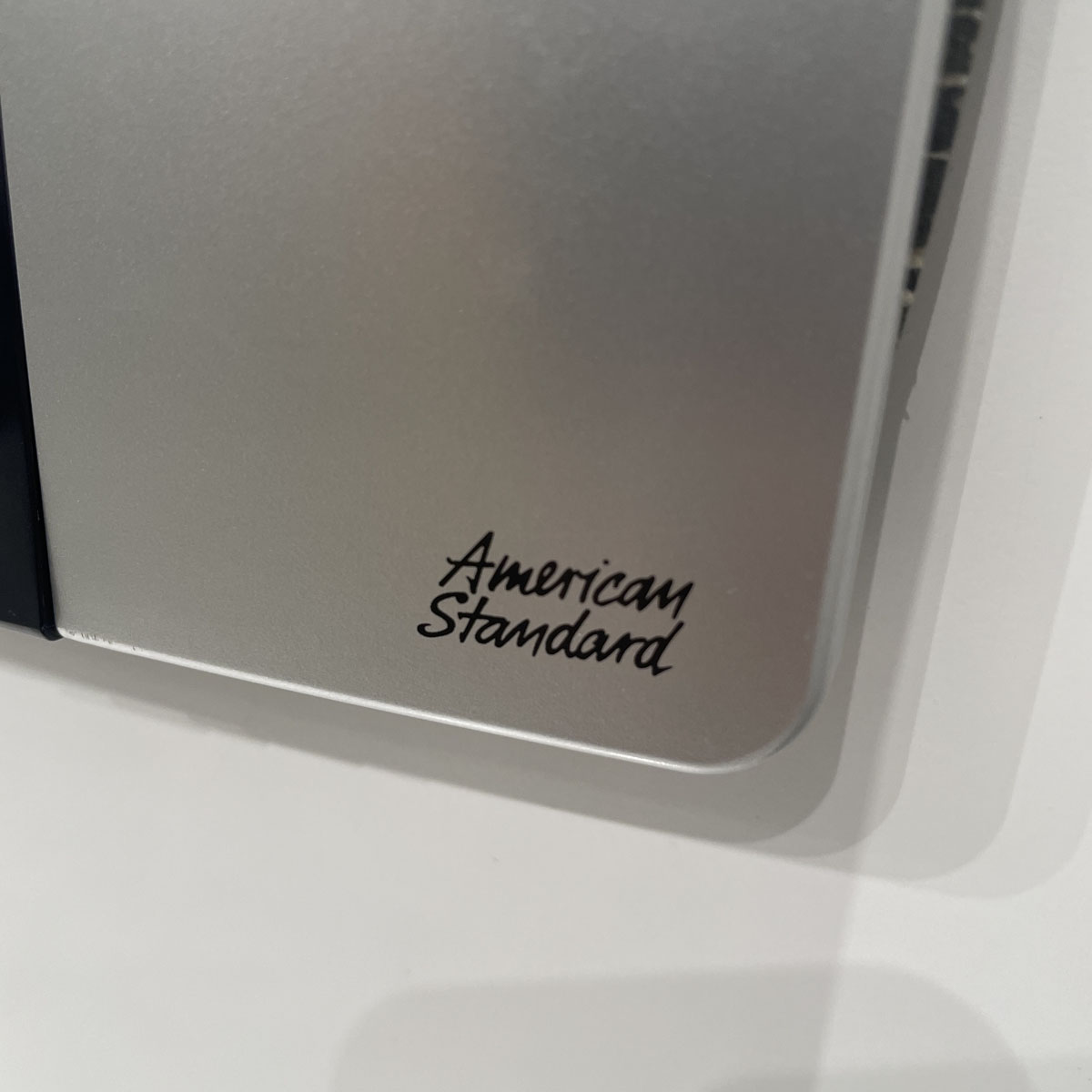 Van xả tiểu cảm ứng âm tường American Standard WF-8604 (WF8604)