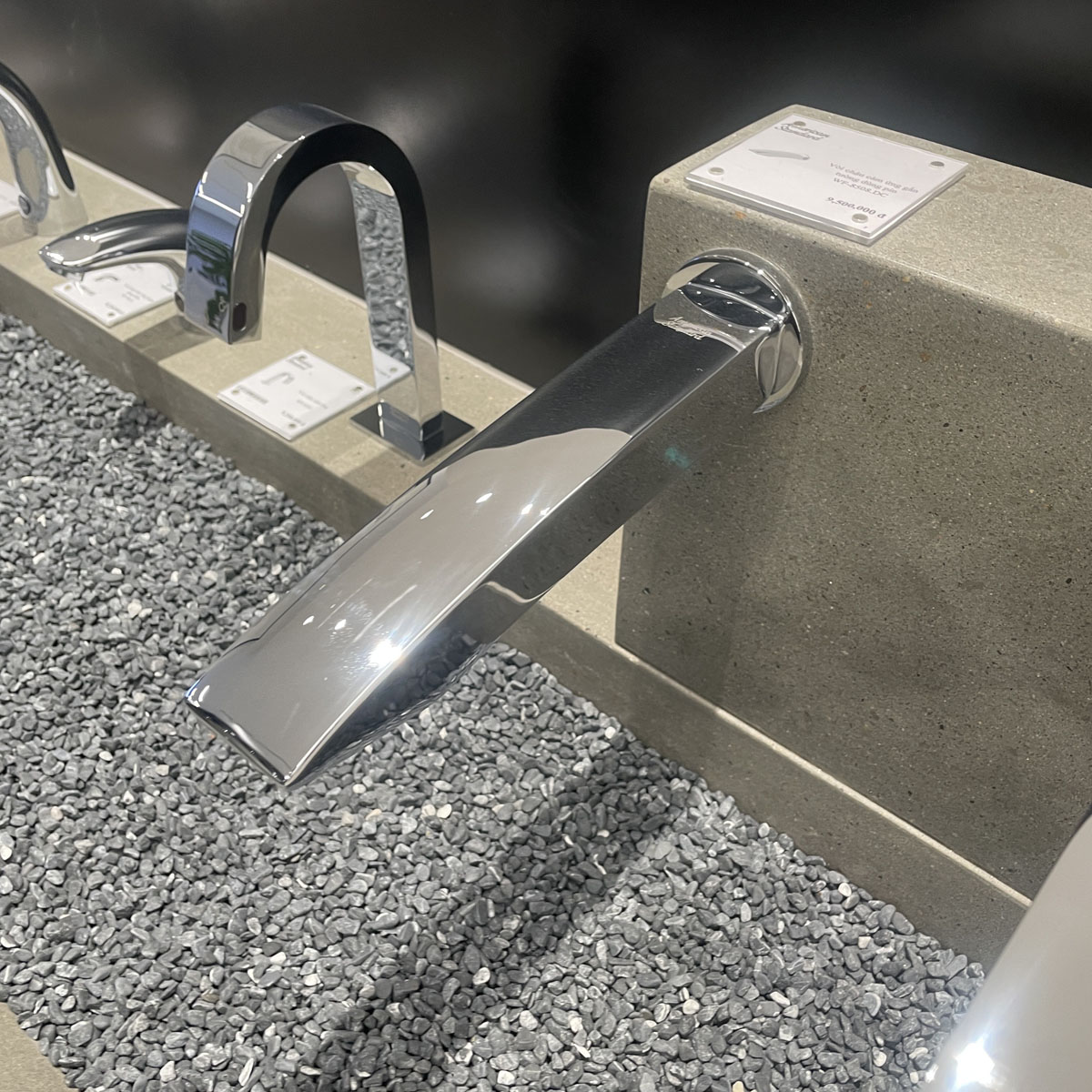 Vòi lavabo cảm ứng gắn tường American Standard WF-8508 (WF8508)