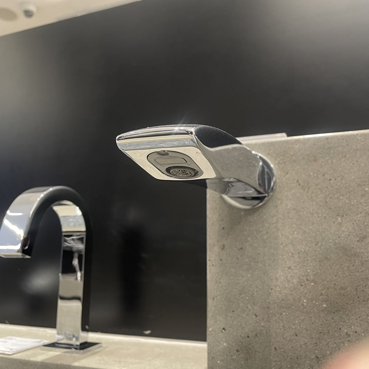 Vòi lavabo cảm ứng gắn tường American Standard WF-8508 (WF8508)