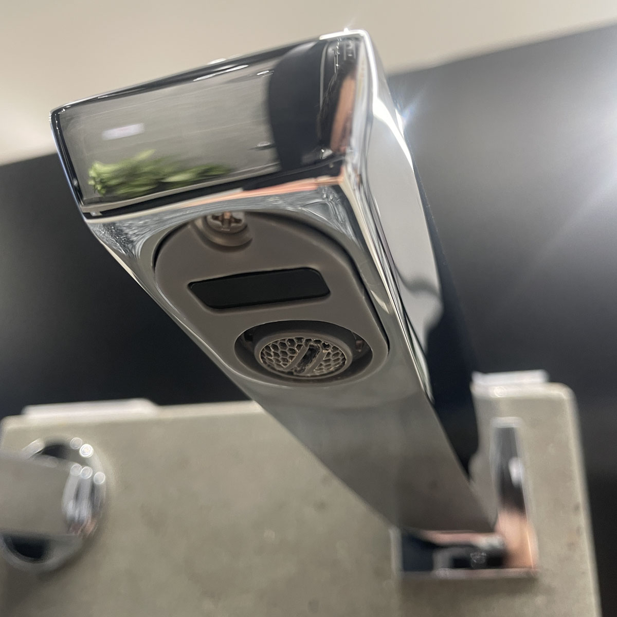 Vòi lavabo cảm ứng gắn tường American Standard WF-8511 (WF8511)