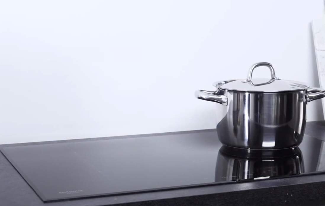 Bếp điện từ 80cm 4 vùng nấu lắp âm Ariston NIS 841 F B AUS