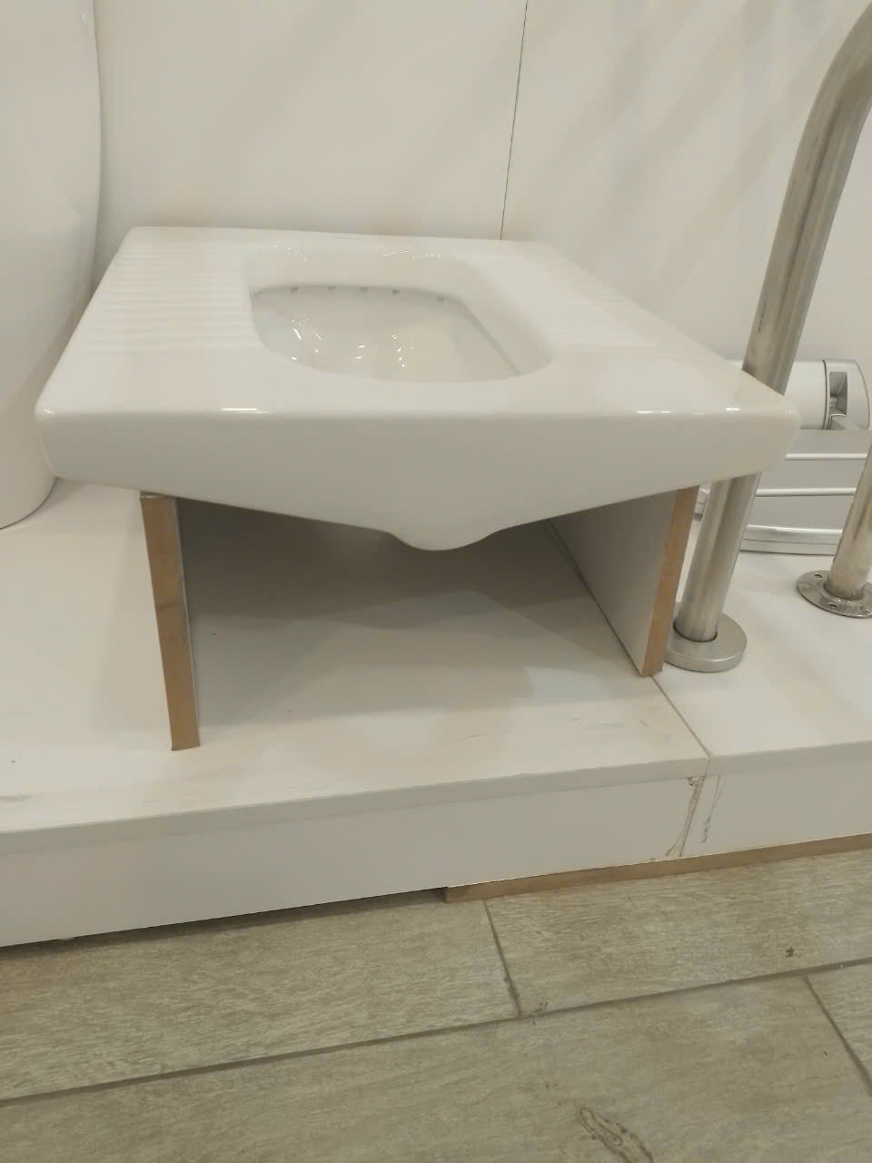 Bồn cầu xí xổm vệ sinh ATMOR AT5204S