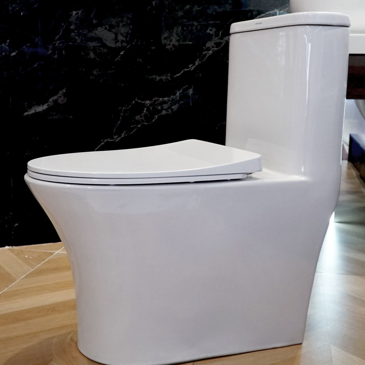 Bồn cầu 1 khối ATMOR AT1692 nắp êm xả nhấn