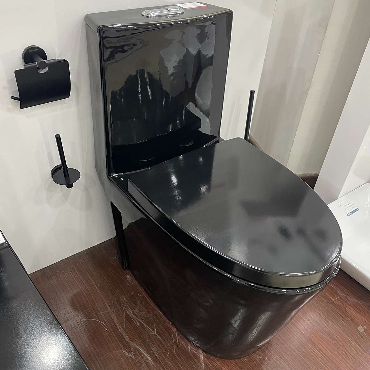 Bồn cầu 1 khối ATMOR AT271B màu đen nắp êm