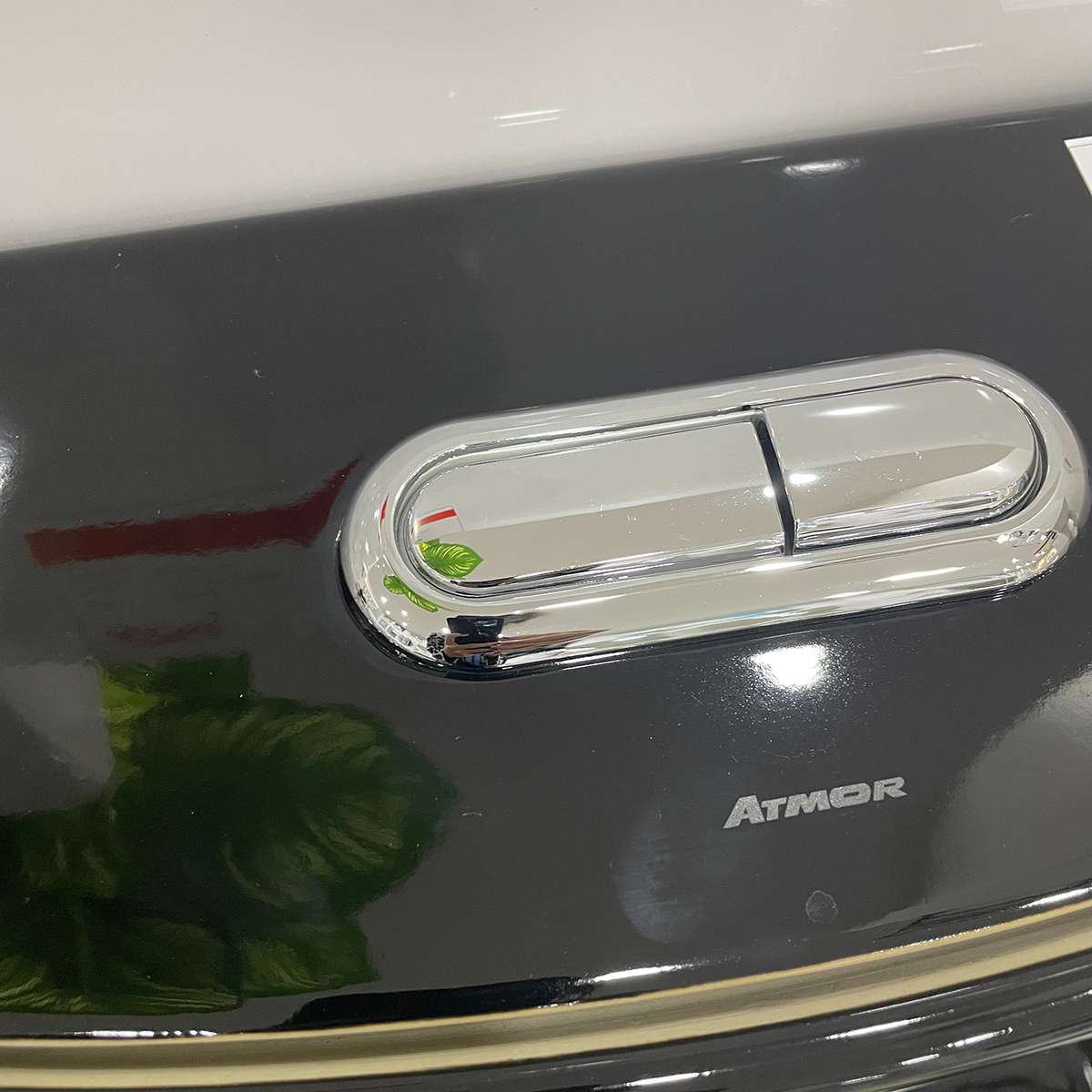 Bồn cầu 1 khối ATMOR AT271B màu đen nắp êm