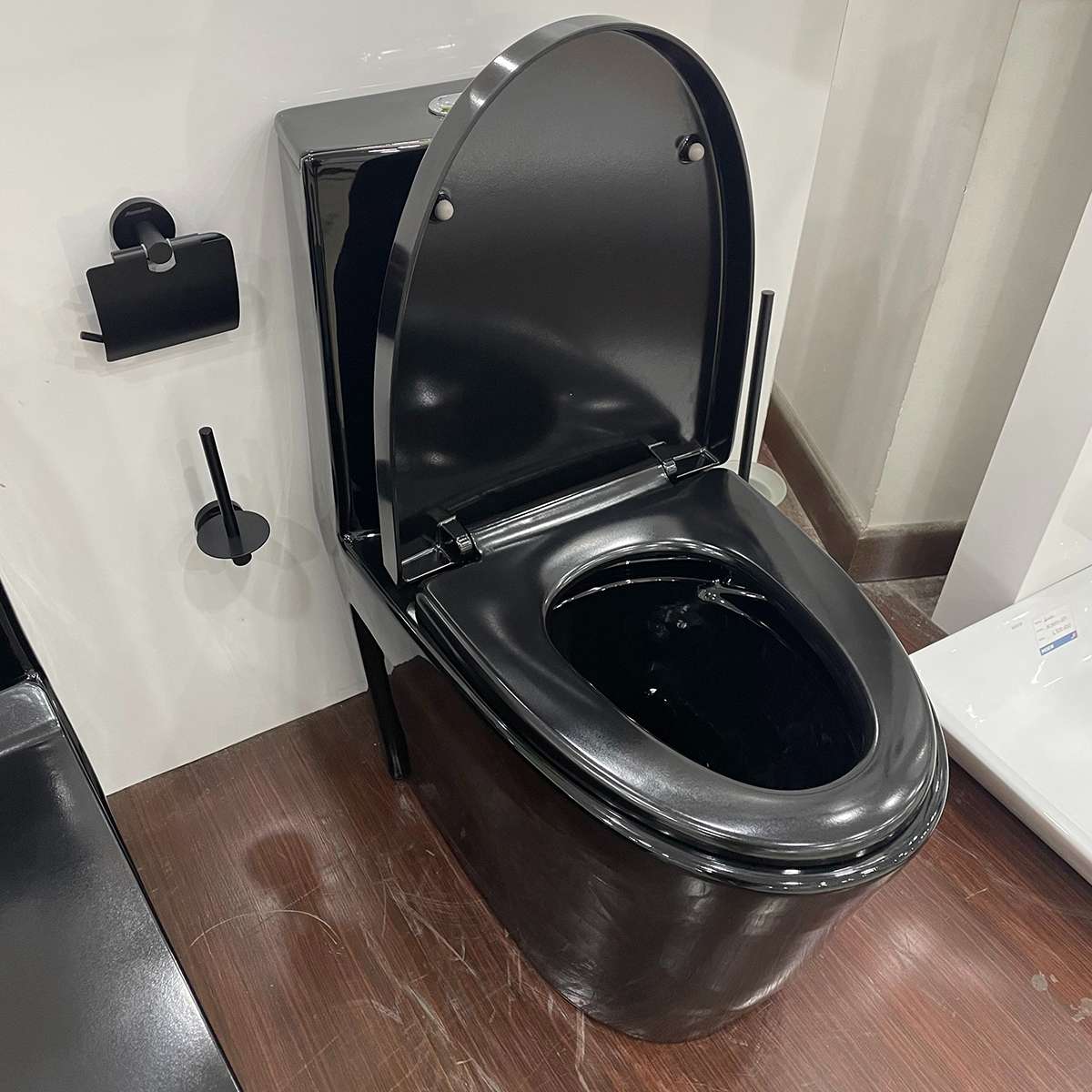 Bồn cầu 1 khối ATMOR AT271B màu đen nắp êm