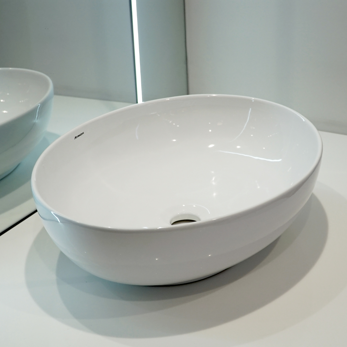 Chậu lavabo đặt bàn ATMOR AT111