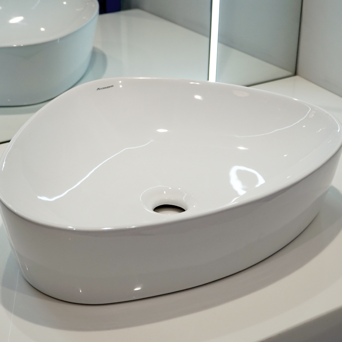 Chậu lavabo đặt bàn ATMOR AT40308