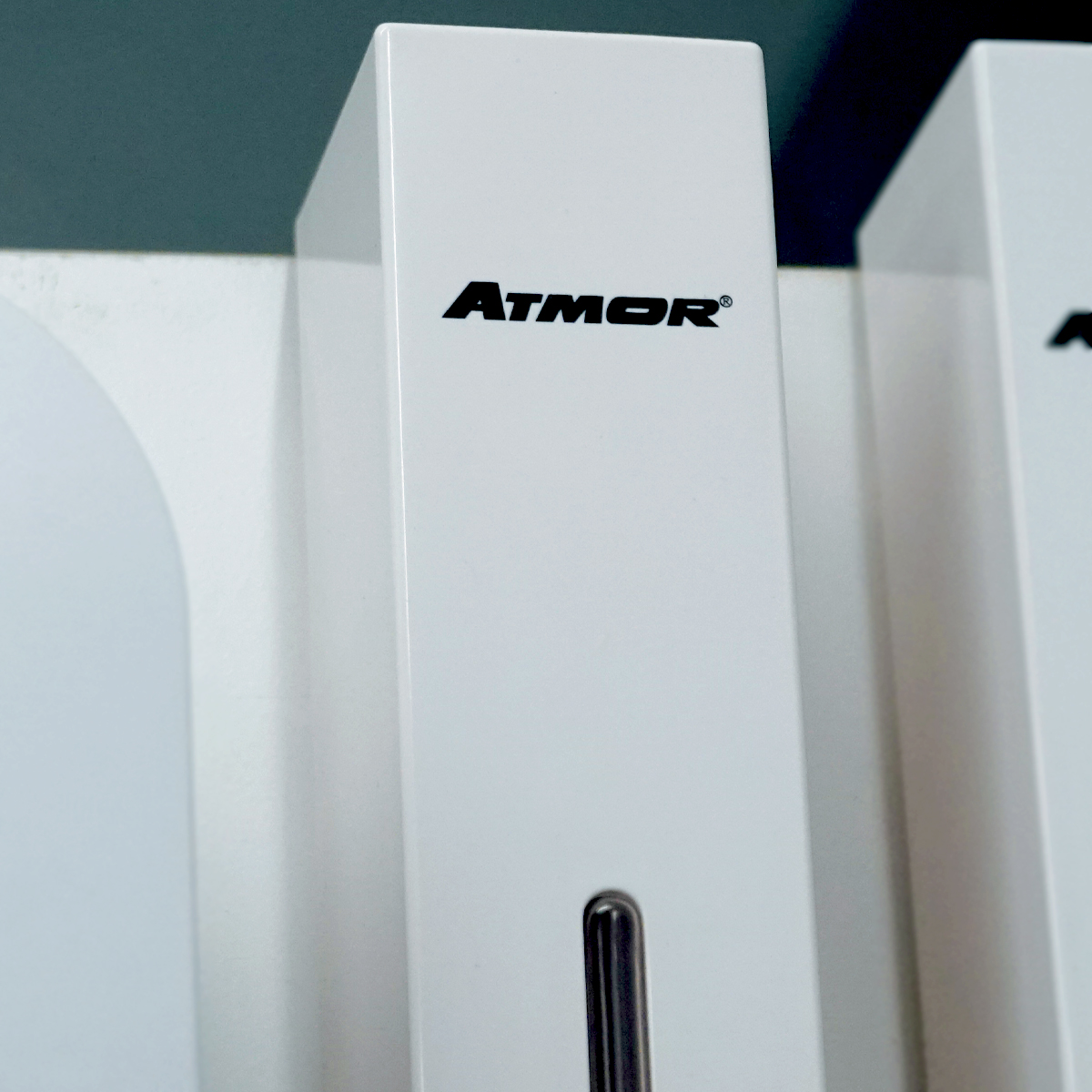 Hộp nhấn xà phòng 500ml ATMOR DH-700-1W (DH7001W)