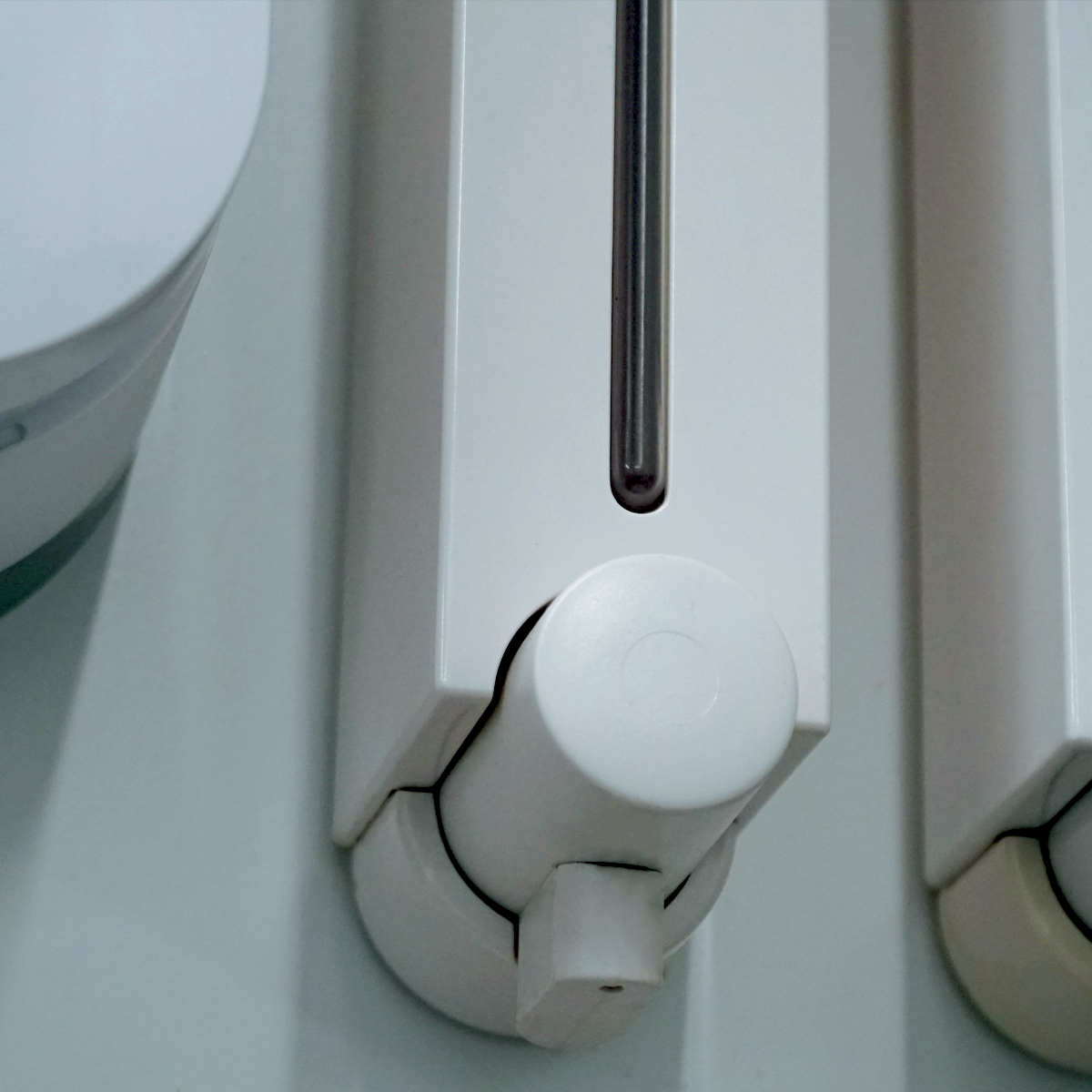 Hộp nhấn xà phòng 500ml ATMOR DH-700-1W (DH7001W)