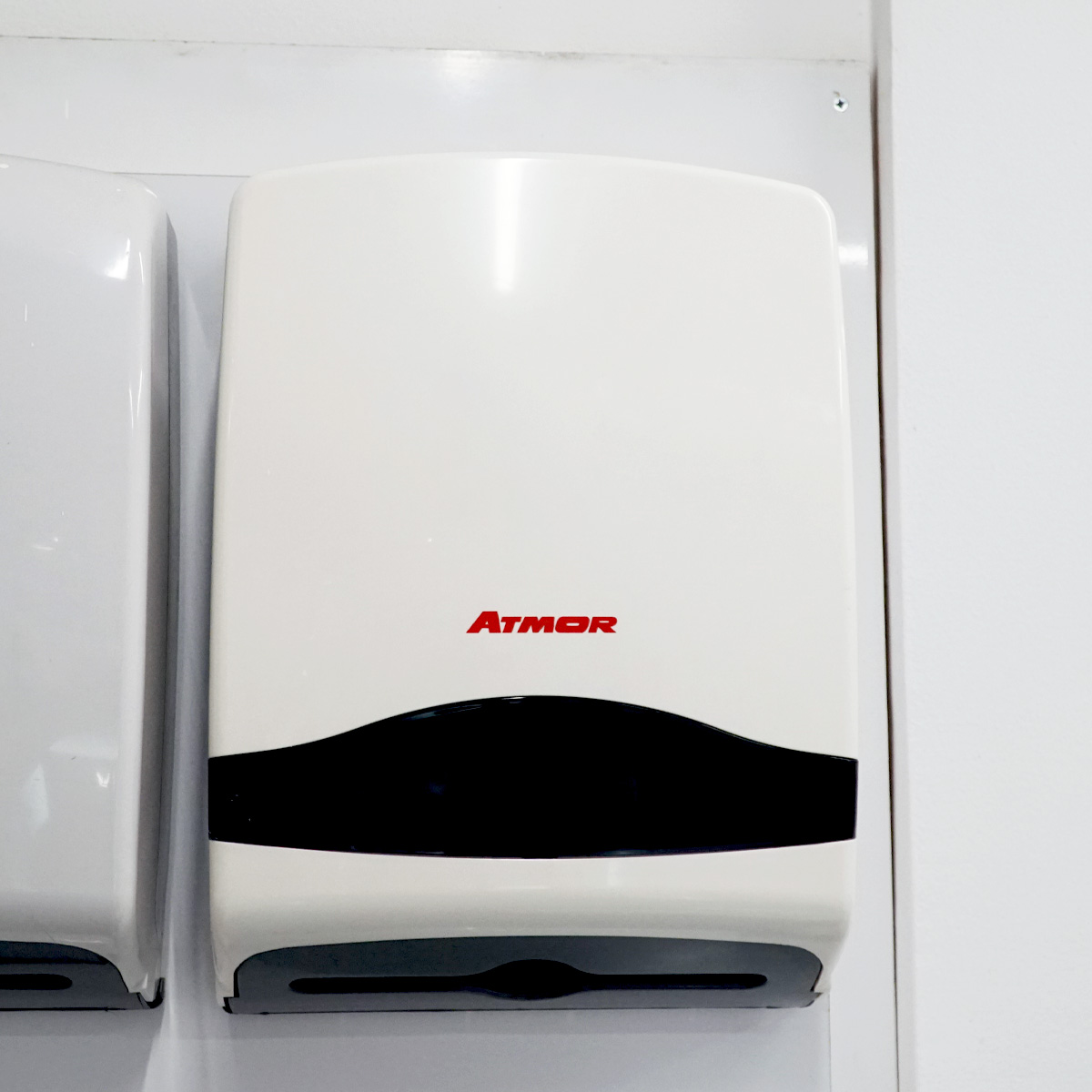 Hộp giấy vệ sinh trắng đen ATMOR AT1123A