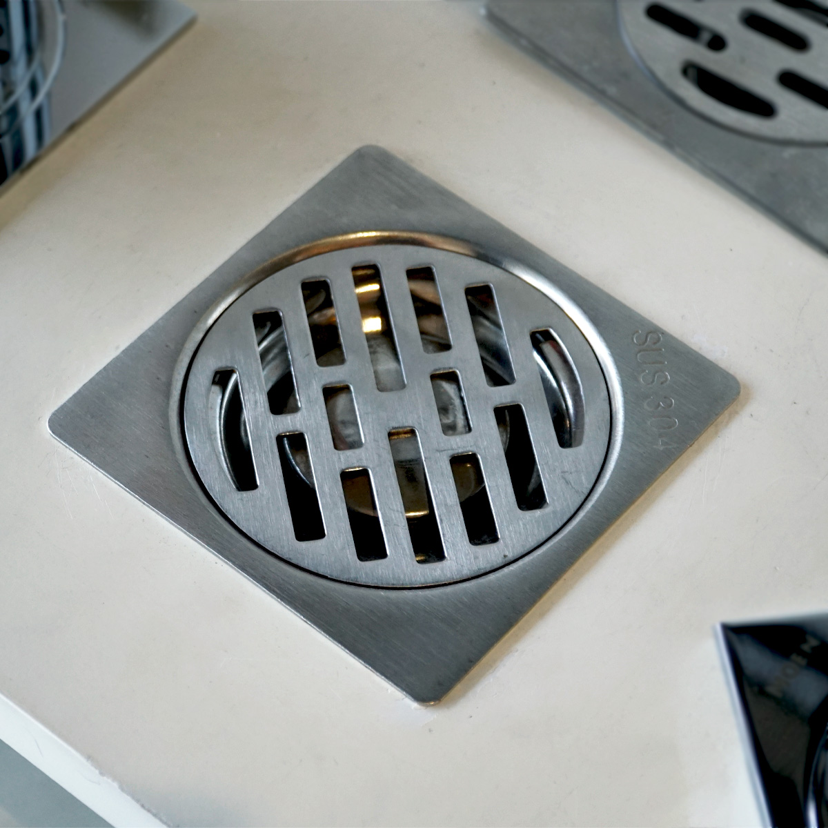 Phễu thoát sàn 11x11cm Ø90 ATMOR 8049