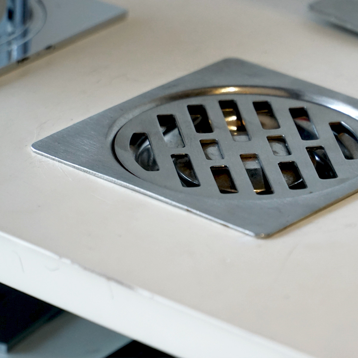 Phễu thoát sàn 11x11cm Ø90 ATMOR 8049