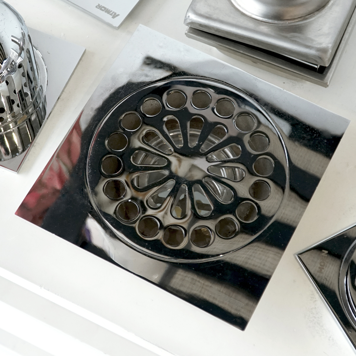 Phễu thoát sàn đồng mạ chrome 15x15cm Ø90 ATMOR 8105