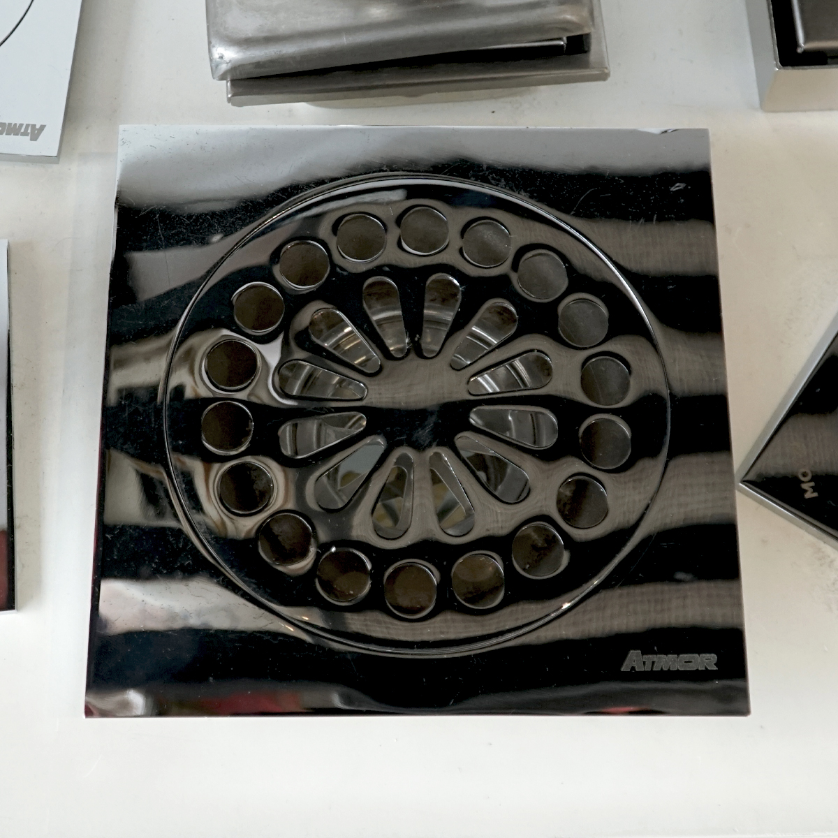 Phễu thoát sàn đồng mạ chrome 15x15cm Ø90 ATMOR 8105