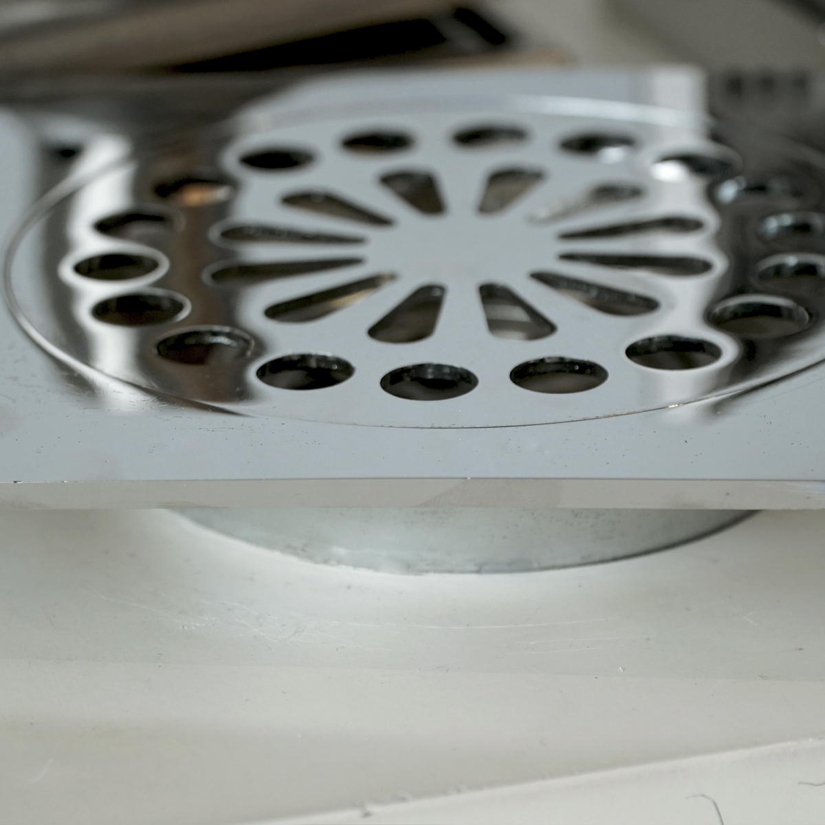 Phễu thoát sàn đồng mạ chrome 15x15cm Ø90 ATMOR 8105