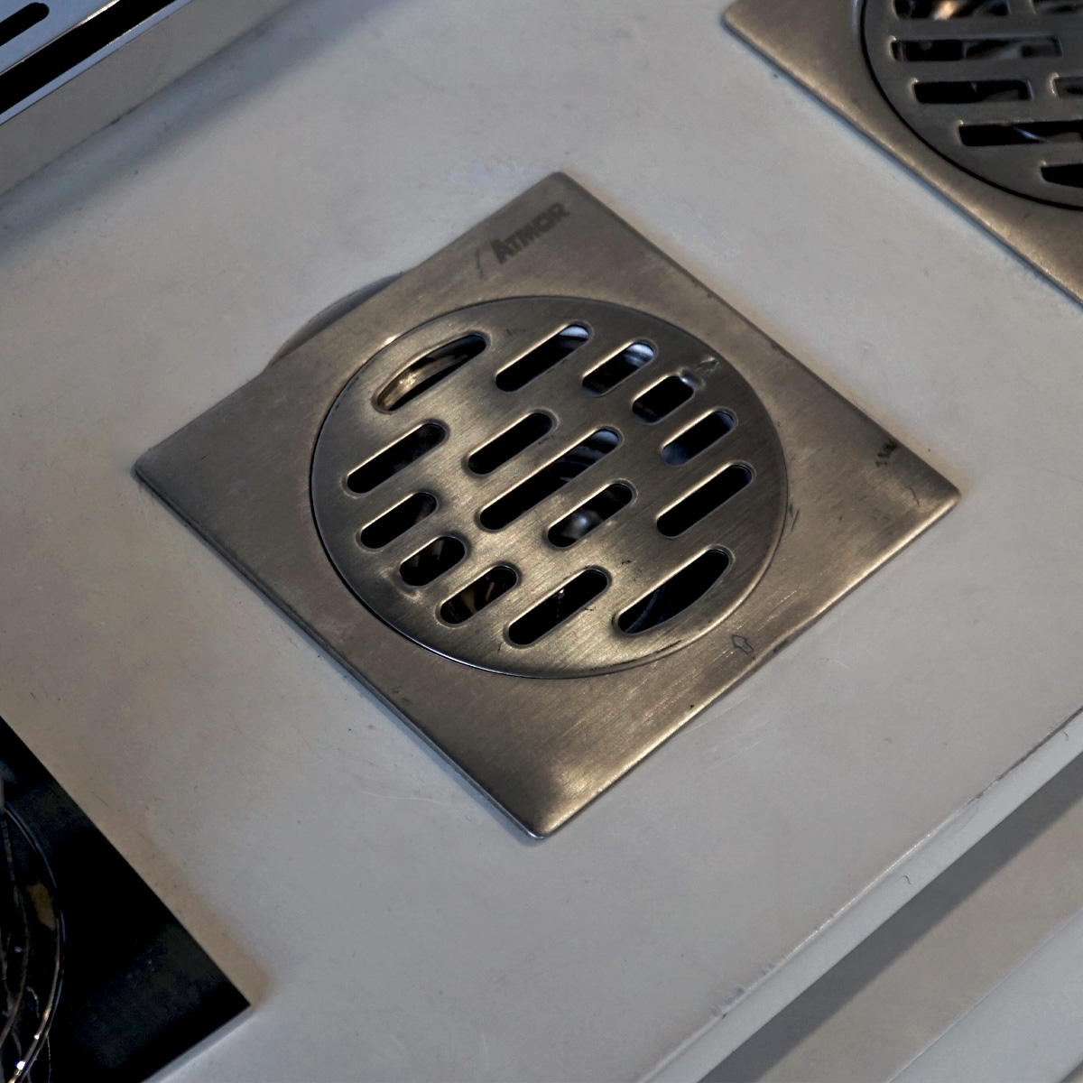 Phễu thoát sàn inox 10x10cm ATMOR AH001