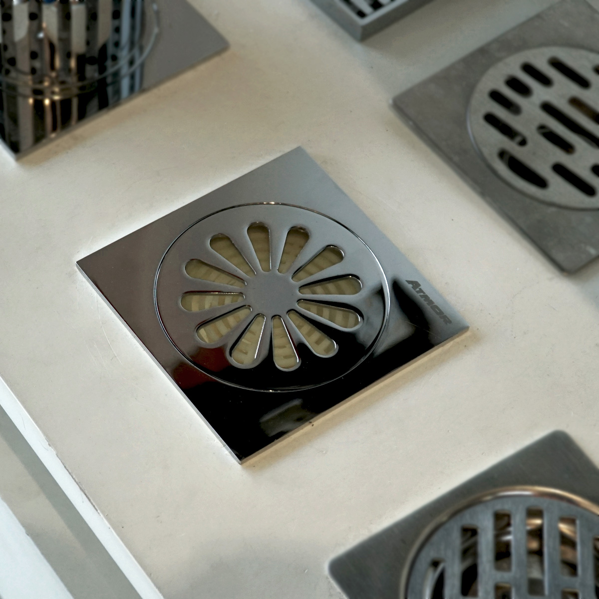 Phễu thoát sàn 10x10cm ATMOR AH030