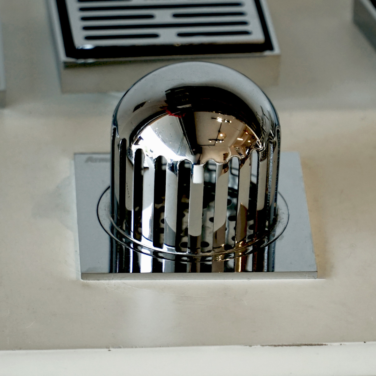 Phễu thoát sàn 10x10cm ATMOR AH099