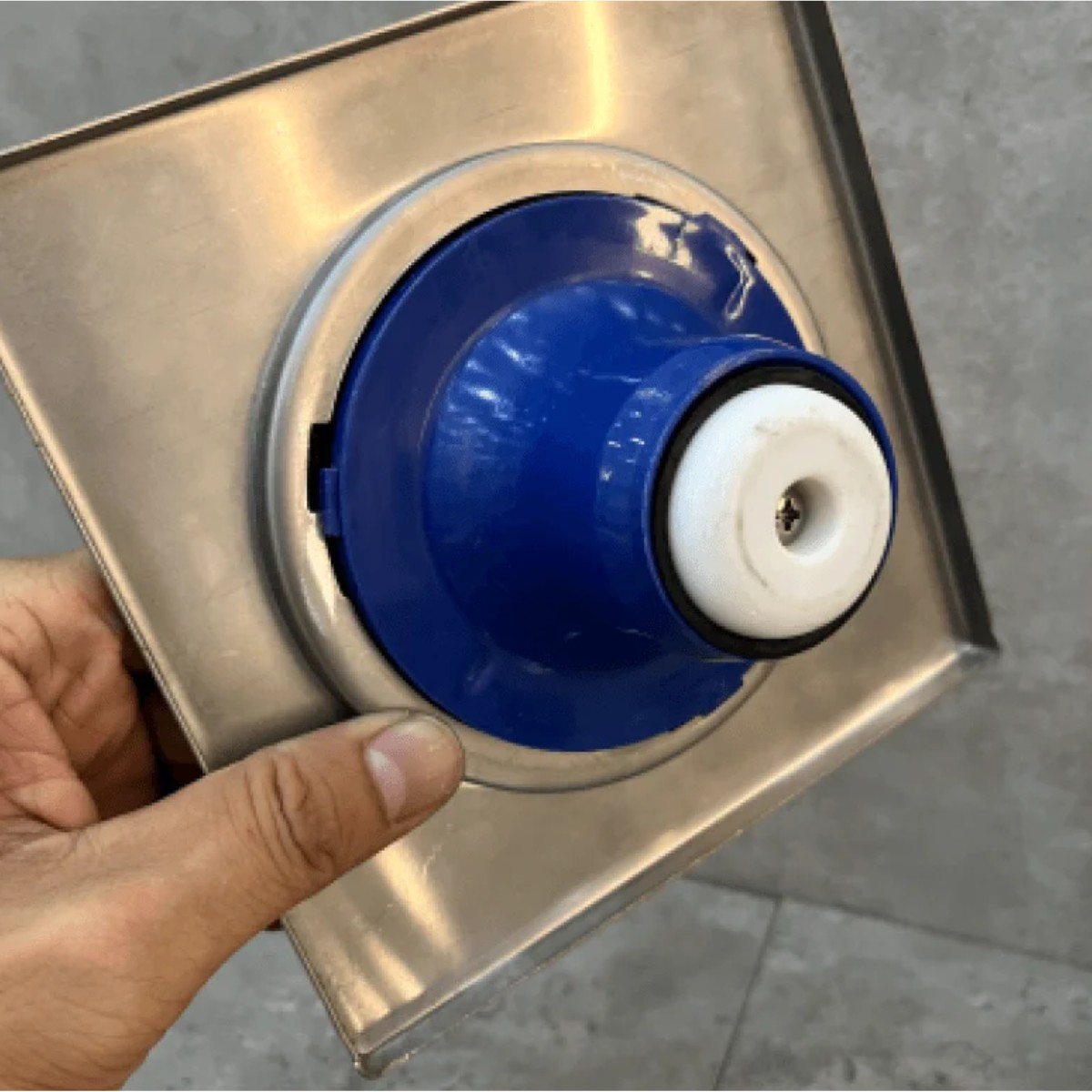 Xả lọc rác inox 12x12cm ATMOR M8106