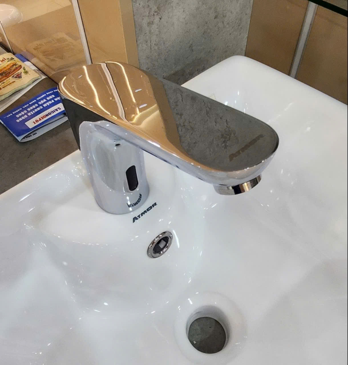 Vòi chậu cảm ứng dùng điện ATMOR AT-2361(AC) (AT2361)