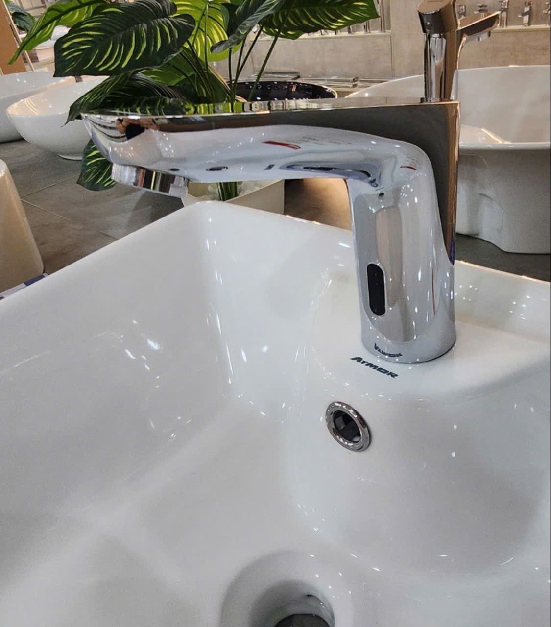 Vòi chậu cảm ứng dùng điện ATMOR AT-2361(AC) (AT2361)