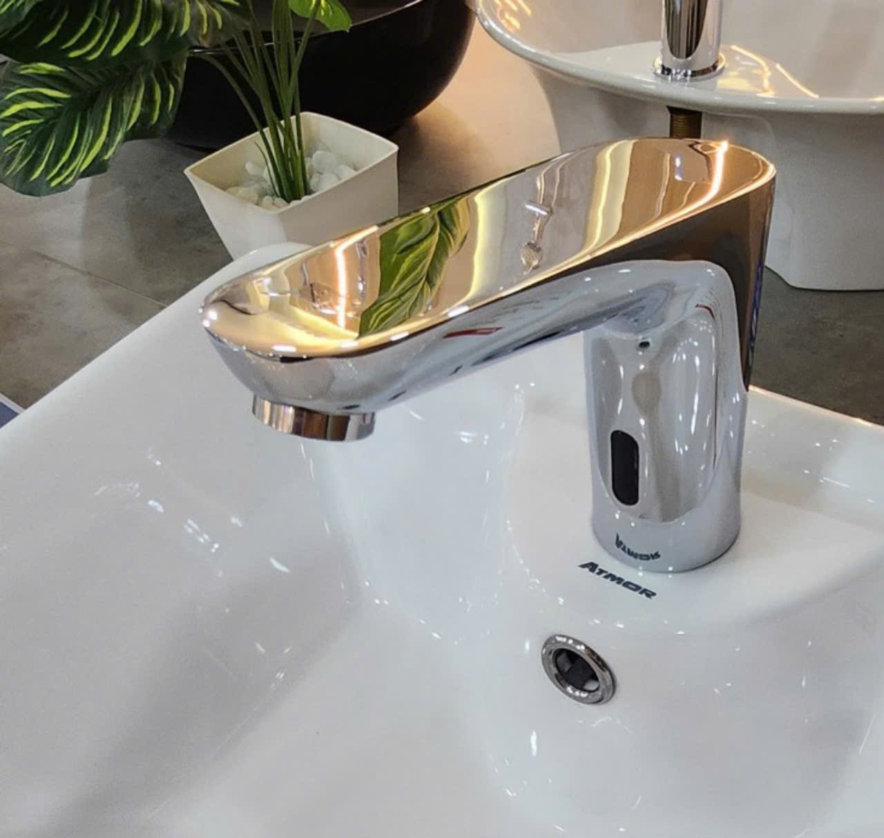 Vòi chậu cảm ứng dùng điện ATMOR AT-2361(AC) (AT2361)