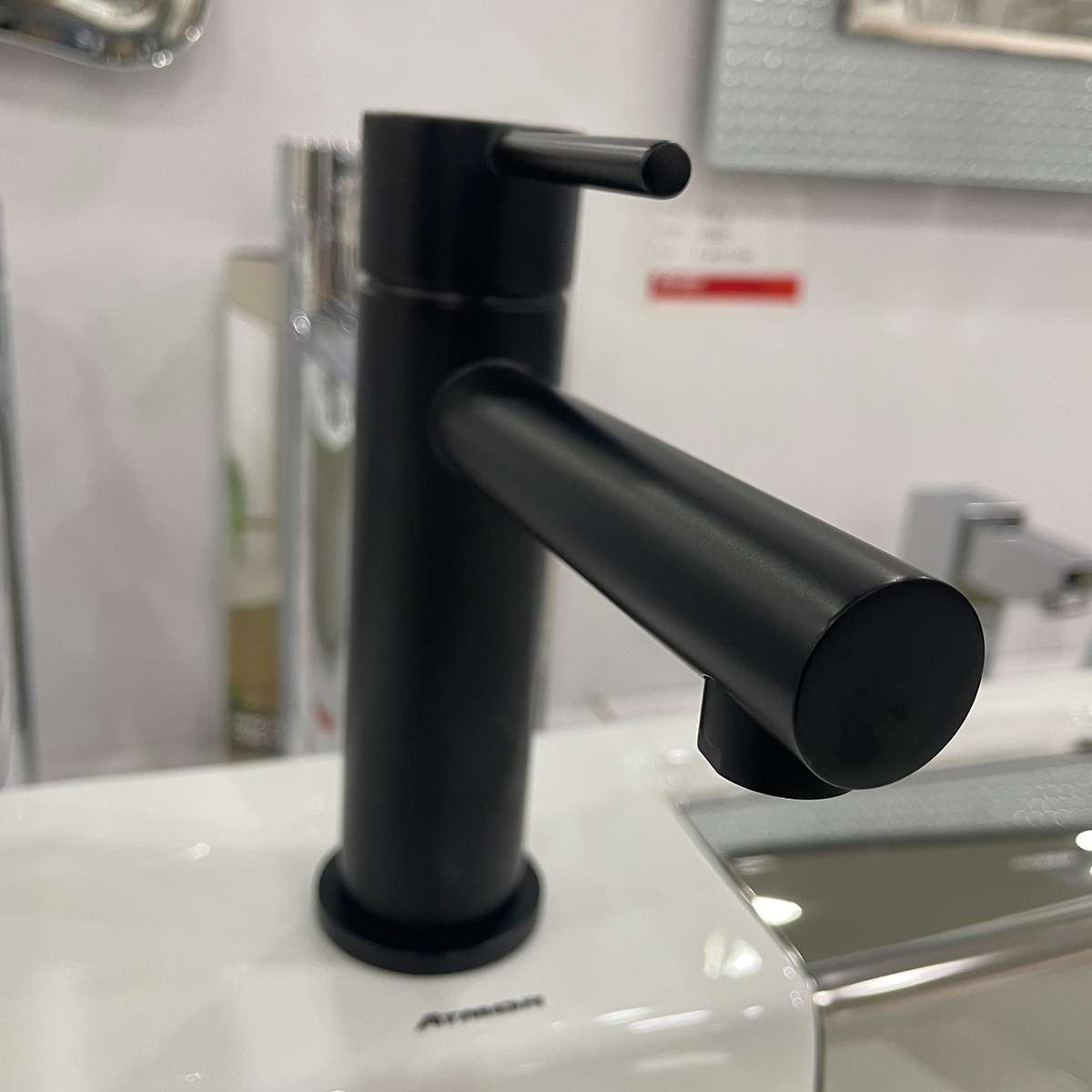 Vòi lavabo nóng lạnh Atmor AT110098SH