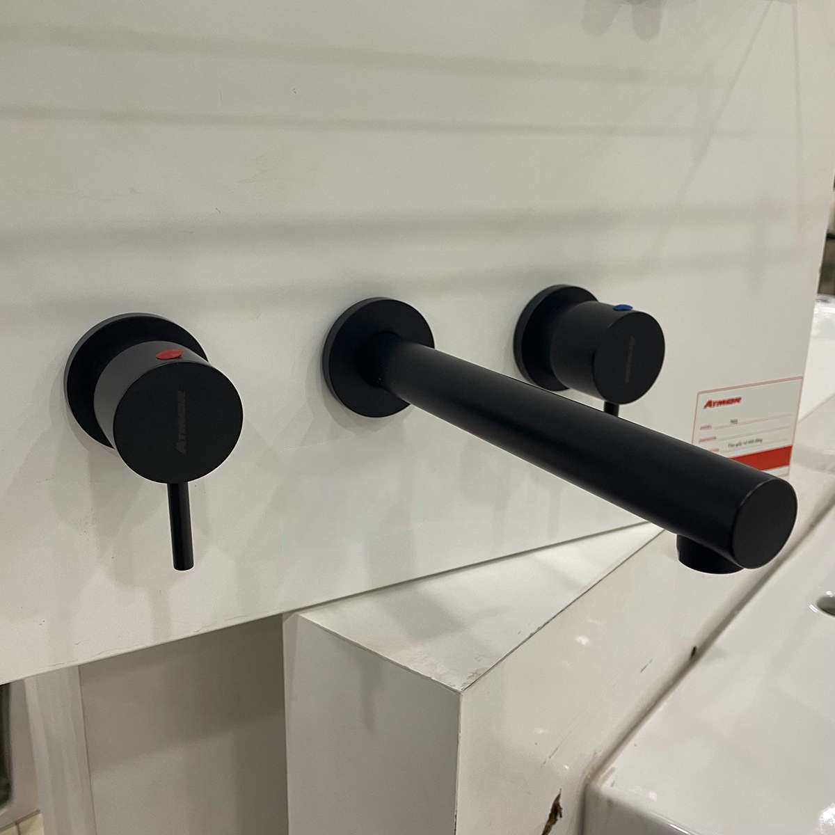 Vòi lavabo âm tường nóng lạnh ATMOR AT160010SH