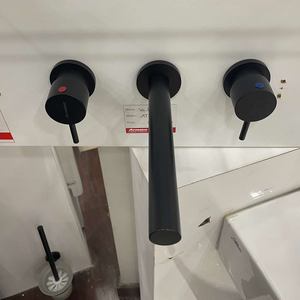 Vòi lavabo âm tường nóng lạnh ATMOR AT160010SH