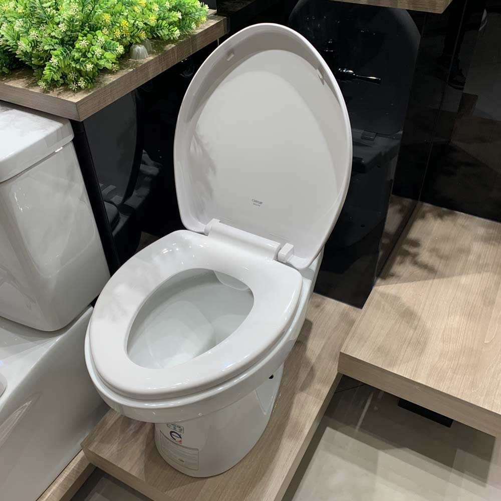 Bồn cầu đặt sàn Caesar CP1333 nắp thường (van xả trực tiếp)