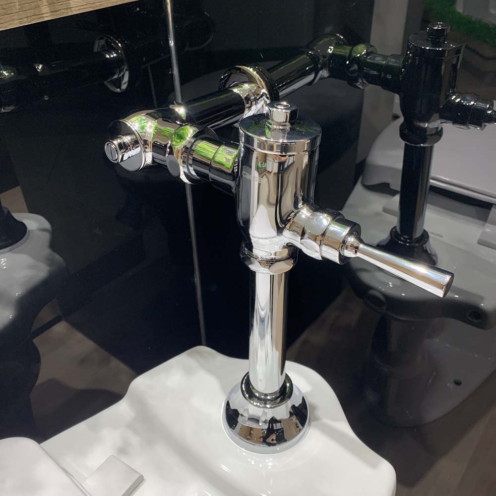 Bồn cầu đặt sàn Caesar CP1333 nắp thường (van xả trực tiếp)