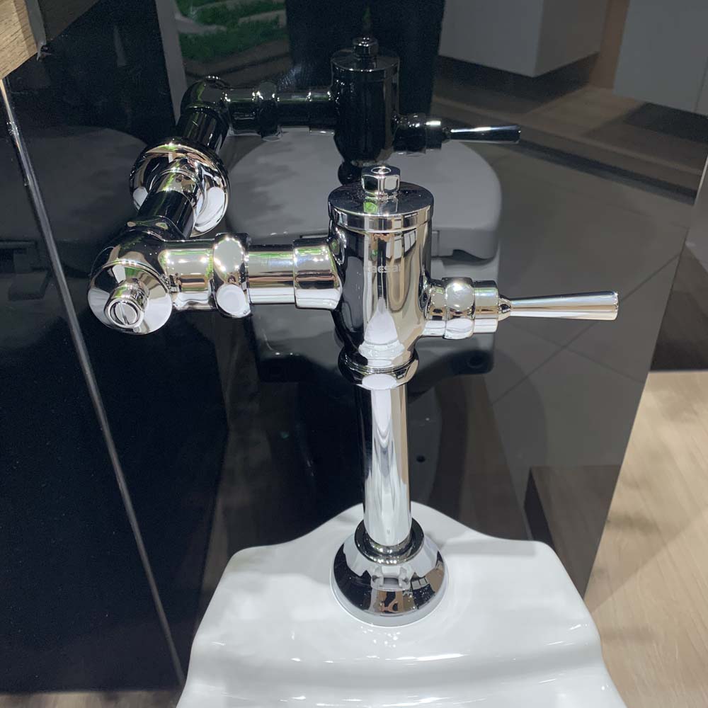 Bồn cầu đặt sàn Caesar CP1333 nắp thường (van xả trực tiếp)