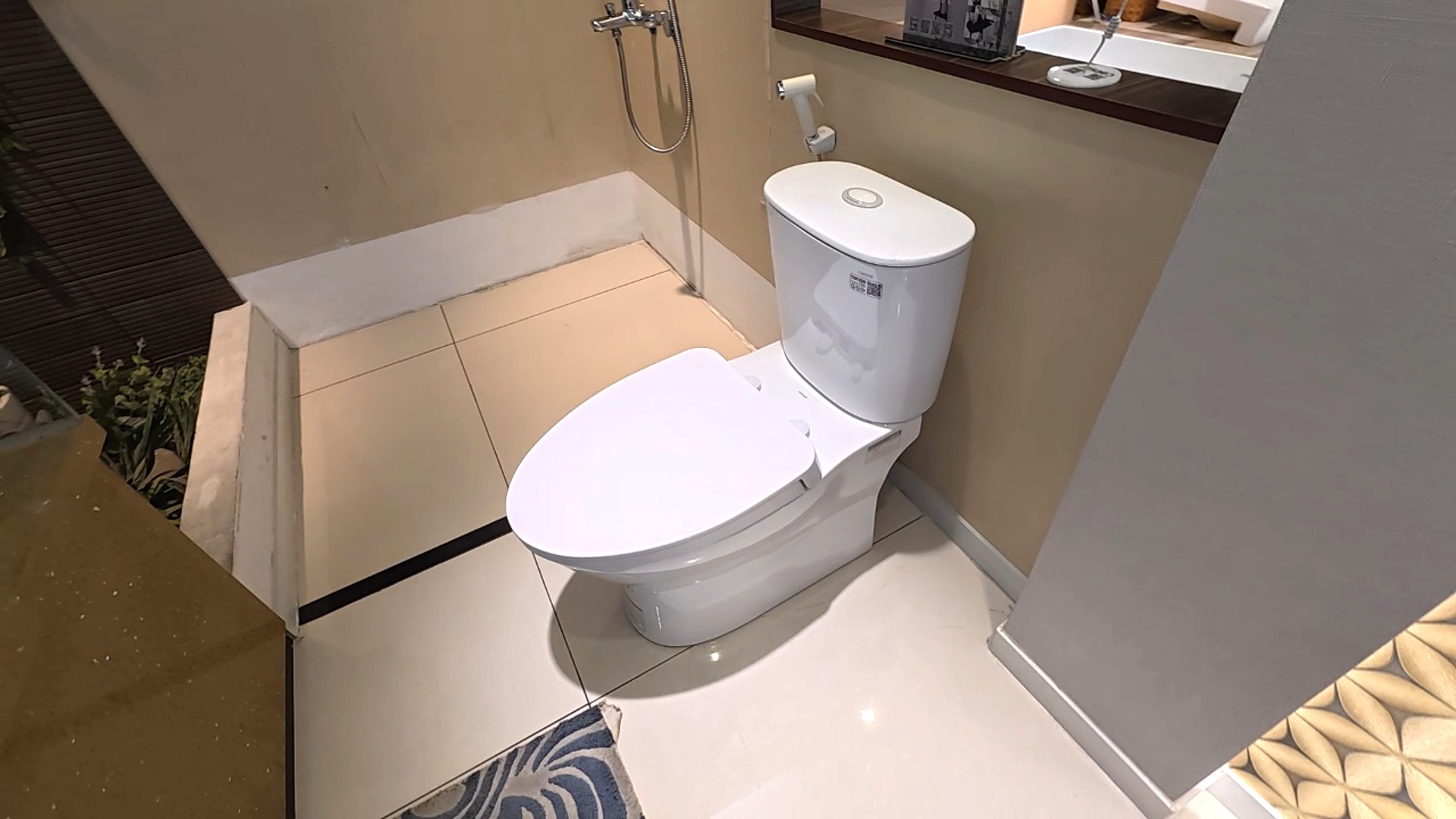 Bồn cầu 2 khối Caesar CD1320 nắp đóng êm