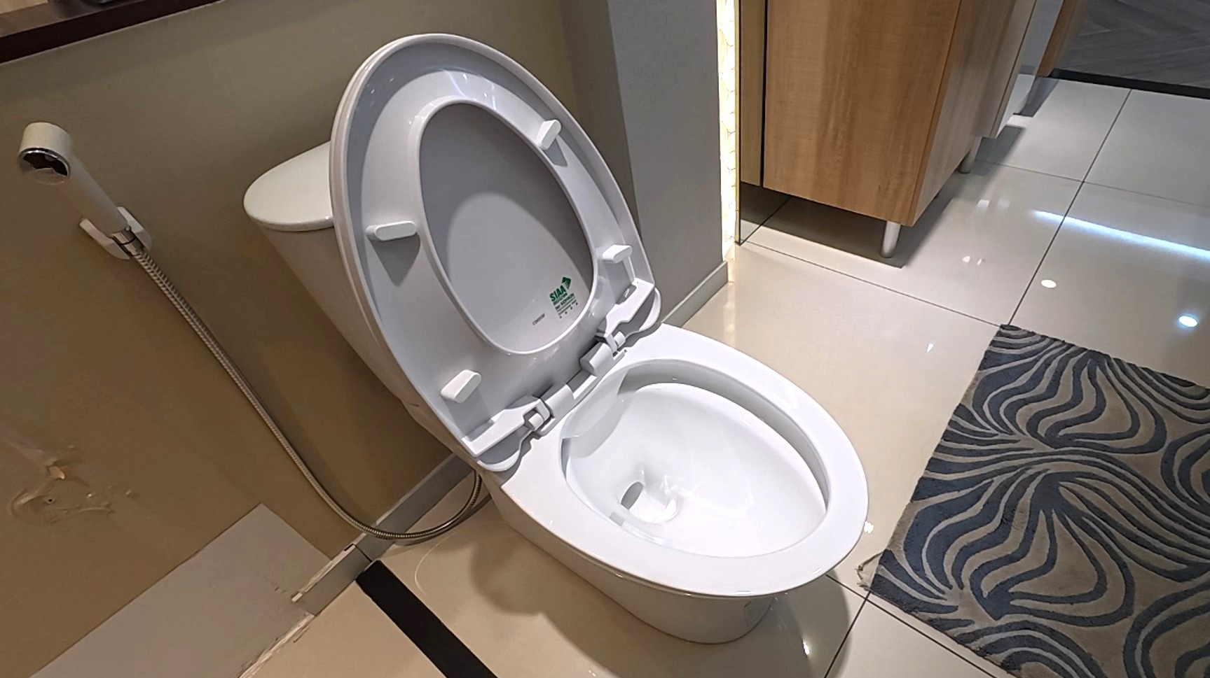 Bồn cầu 2 khối Caesar CD1320 nắp đóng êm