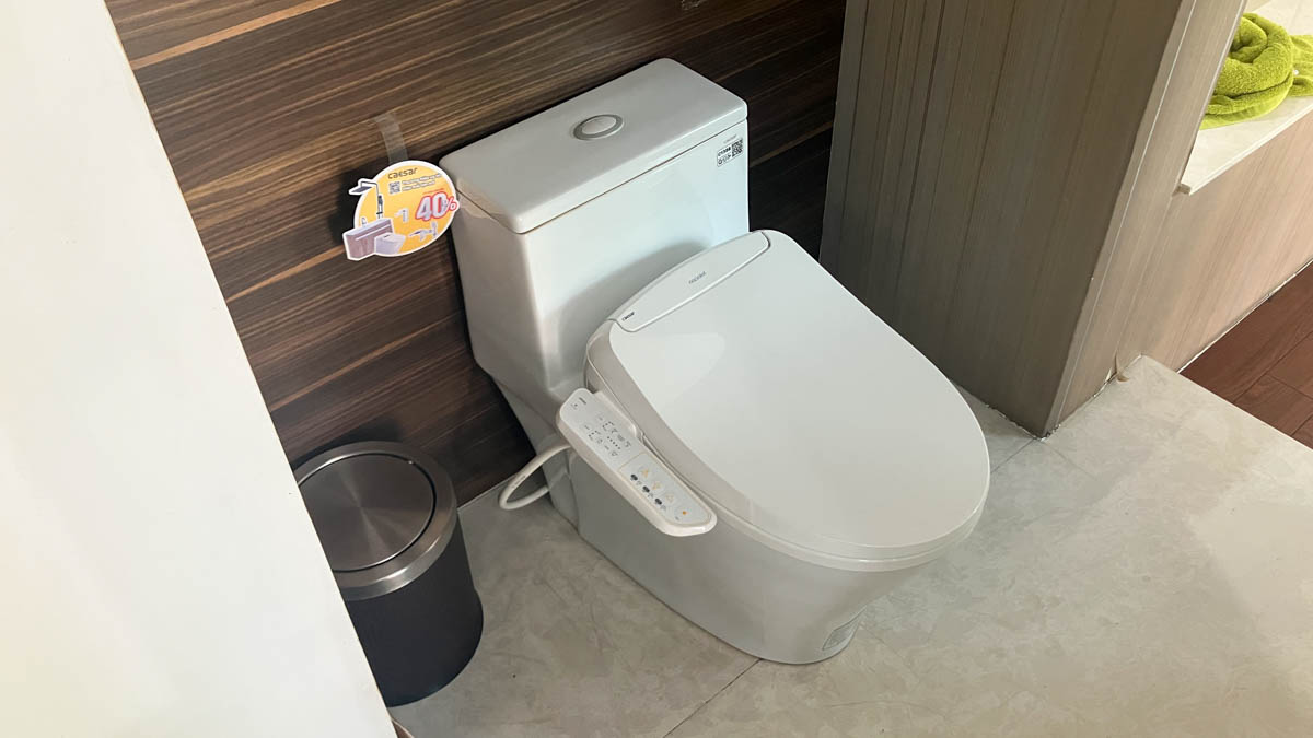 Bồn cầu 1 khối nắp điện tử Caesar C1356F + TAF400H (CD1356+TAF400H)