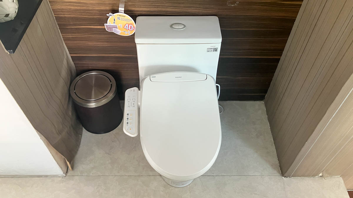 Bồn cầu 1 khối nắp điện tử Caesar C1356F + TAF400H (CD1356+TAF400H)